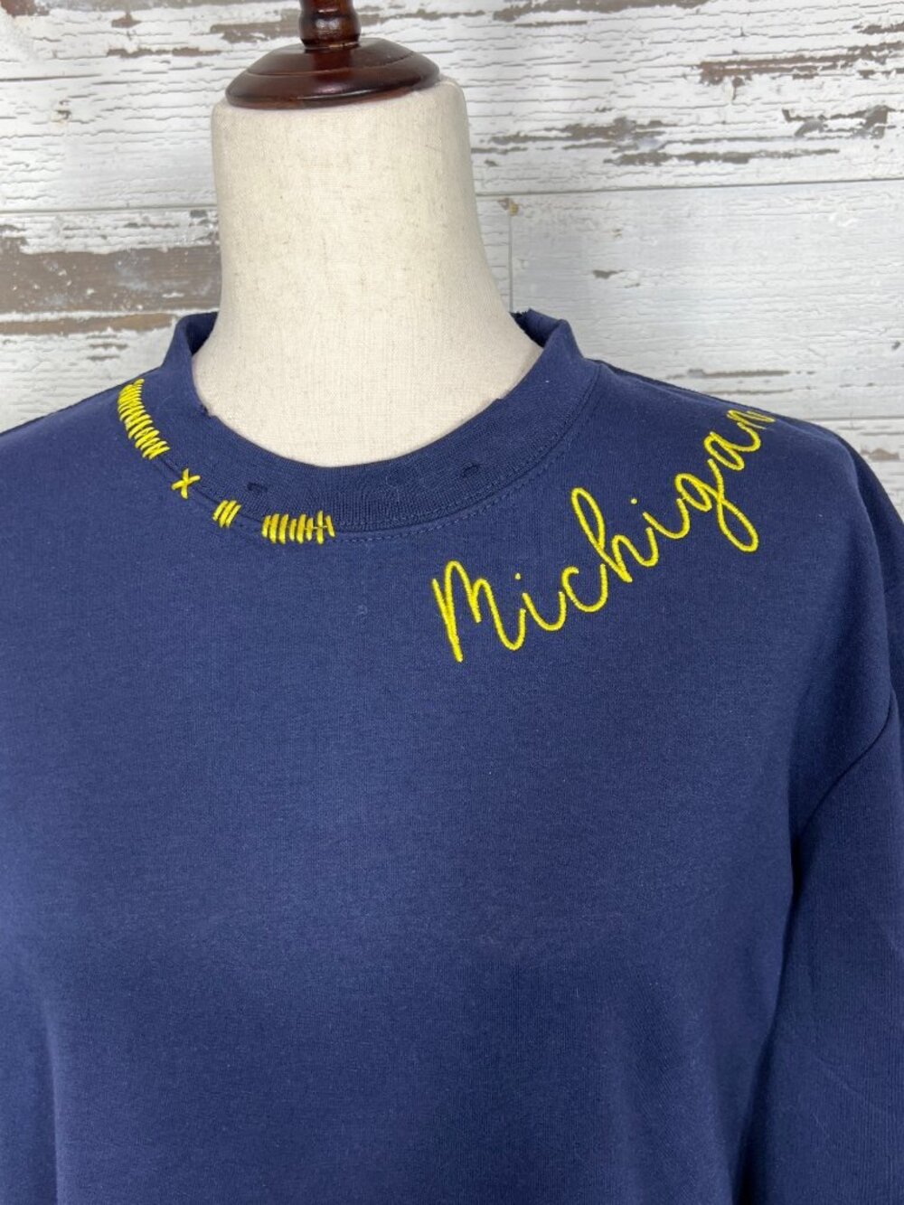 UNBRANDED Michigan Wolverines Embroidered Crew Neck Sweatshirt Blue Sz L NWOT - Picture 2 of 4
